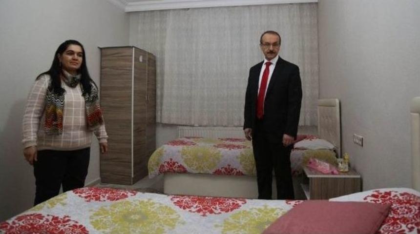 Vali Yavuz Ve Eşinden &Ccedil;ocuk Evlerine Ziyaret