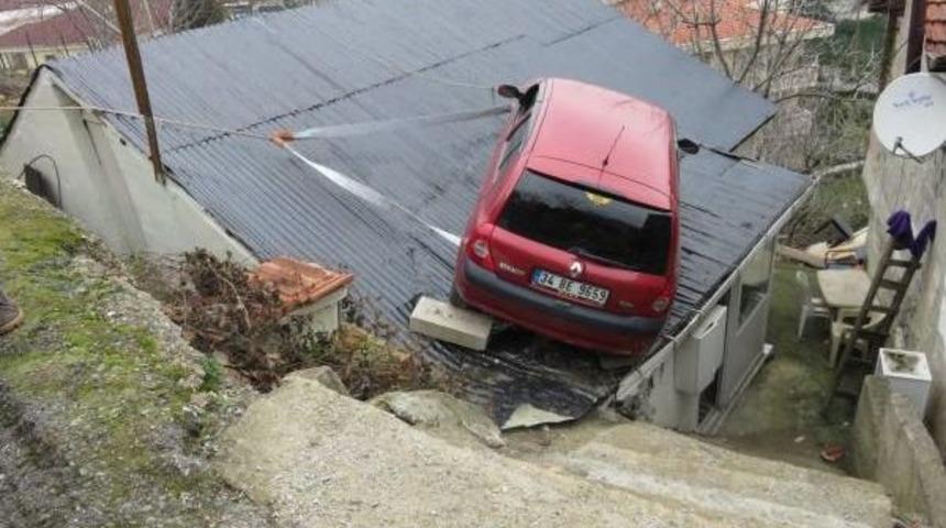 Otomobil Gecekondunun &Uuml;zerine U&ccedil;tu