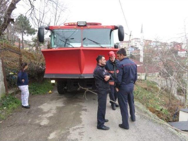 Otomobil Gecekondunun Üzerine Uçtu