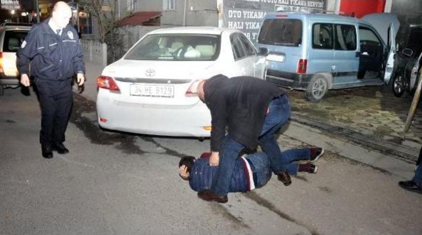 Polisten Ka&ccedil;an Otomobil Hırsızları Kaza Yapınca Yakalandı