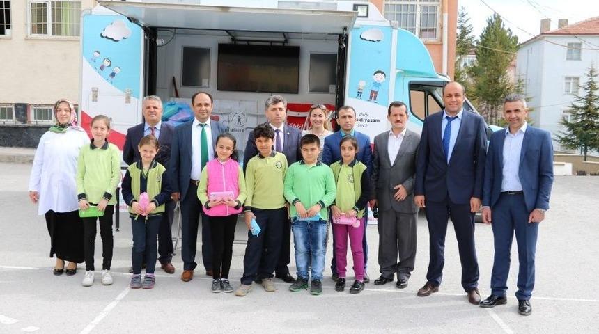 Yozgat&rsquo;ta &Ouml;ğrencilere Diş Sağlığı Seti Dağıtıldı