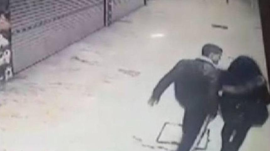 Tacizcinin Gen&ccedil; Kadına Saldırısı Kamerada