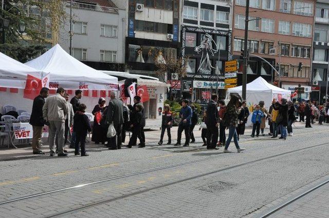 ’evet’ Ve ’hayır’ Çadırları Yan Yana