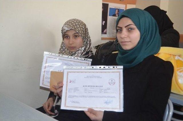 Bing&ouml;l&rsquo;de T&uuml;rk&ccedil;e &Ouml;ğrenen Suriyeliler Sertifika Aldı 3