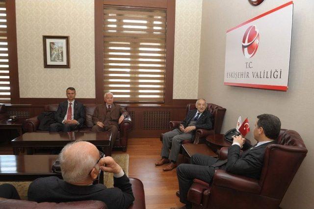 Türk Hava Kurumu Eskişehir Şubesi’nin Yeni Yöneticileri Vali Çelik’i Ziyaret Etti