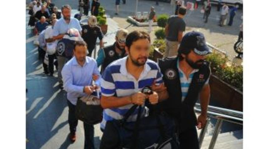 Y&uuml;kl&uuml; Miktarda Bağış Yapan İş Adamlarına Fet&ouml; Saat Hediye Etmiş