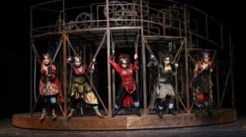 Sdt, ’lysistrata’ Adlı Oyunu Seyirciyle Buluşturacak