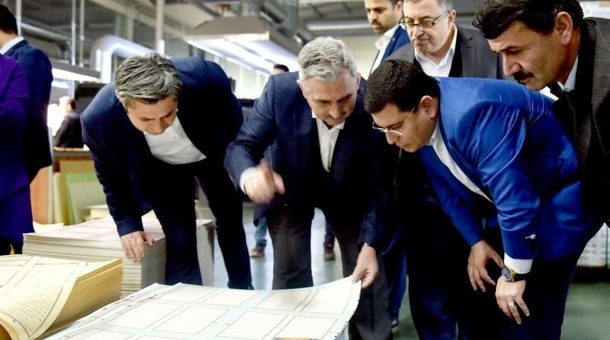 Tütüncü, Isparta’daki Kur’an-ı Kerim Matbaasını İnceledi