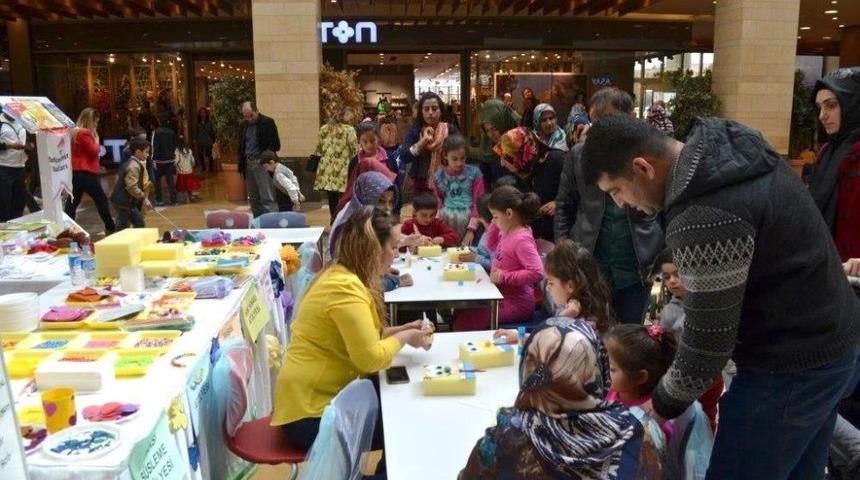 Minikler Piazza’da Bilim Şenliğinde Buluştu