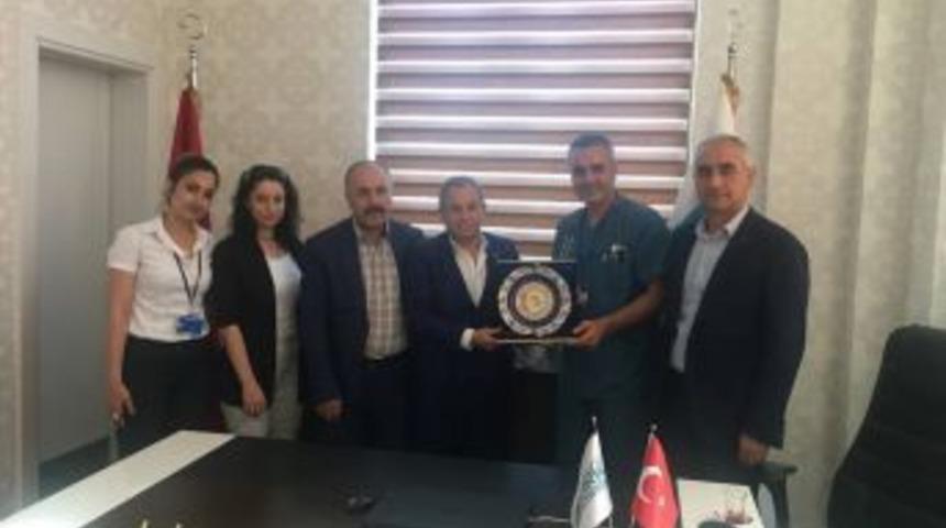 Hayad’tan Park Hospital Hastanesine Plaket