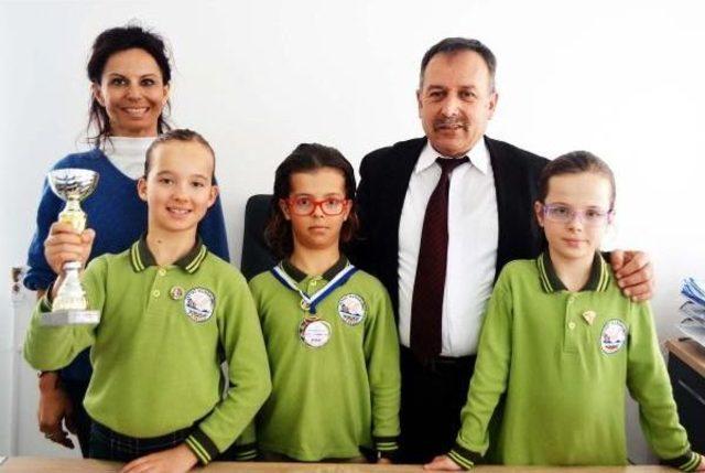 Bodrumlu Kayak&ccedil;ı &Uuml;&ccedil;&uuml;zlerden 3 Madalya 2