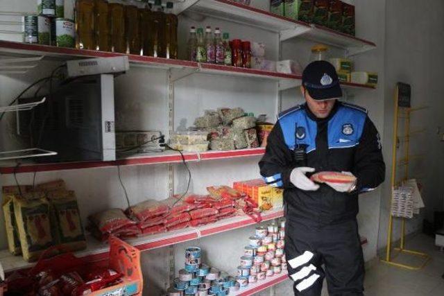 Suriyelilerin Bakkal G&ouml;r&uuml;n&uuml;ml&uuml; Ruhsatsız Diş Kliniğine Baskın 1