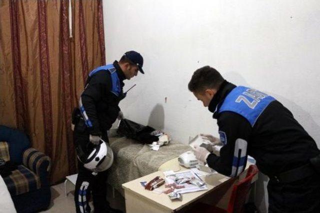 Suriyelilerin Bakkal G&ouml;r&uuml;n&uuml;ml&uuml; Ruhsatsız Diş Kliniğine Baskın 3