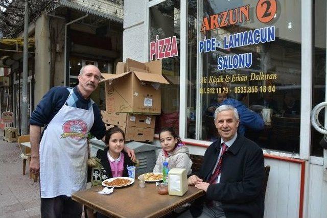 Başkan Toyran Sokakta Halkın Nabzını Tutuyor