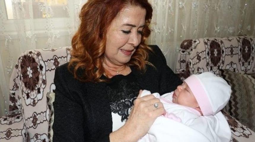 Ailelerin Bebek Mutluluklarına Ortak Oluyorlar