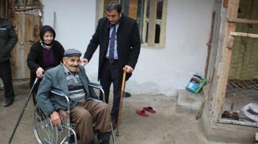 Sungurlu Belediyesi&rsquo;nden Tekerlekli Sandalye Yardımı