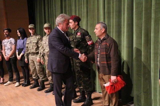 ‘demokrasi Destanı’ Salona Ve Fotoğraflara Sığmadı