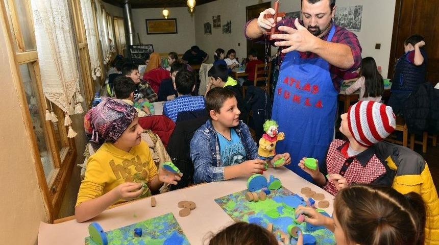 &Ccedil;ocuklar Geleceğe Sanatla Y&uuml;r&uuml;yor