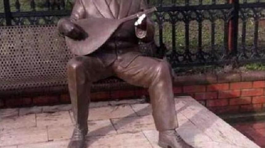 &Ccedil;aycumalı Ozanın Heykelini Kırdılar