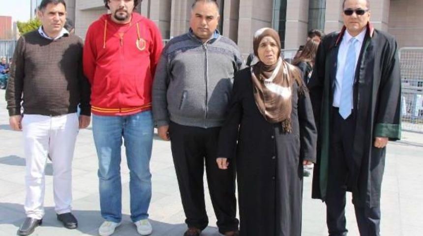 Eşini &Ouml;ld&uuml;rd&uuml;ğ&uuml; Iddiasıyla Yargılanan Sanık Duruşma Boyunca Başını Yerden Kaldırmadı