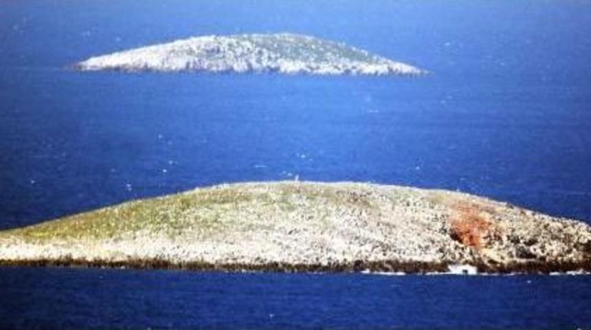 Kardak'ta Fırtına 'bot Dalaşı'nı Bitirdi