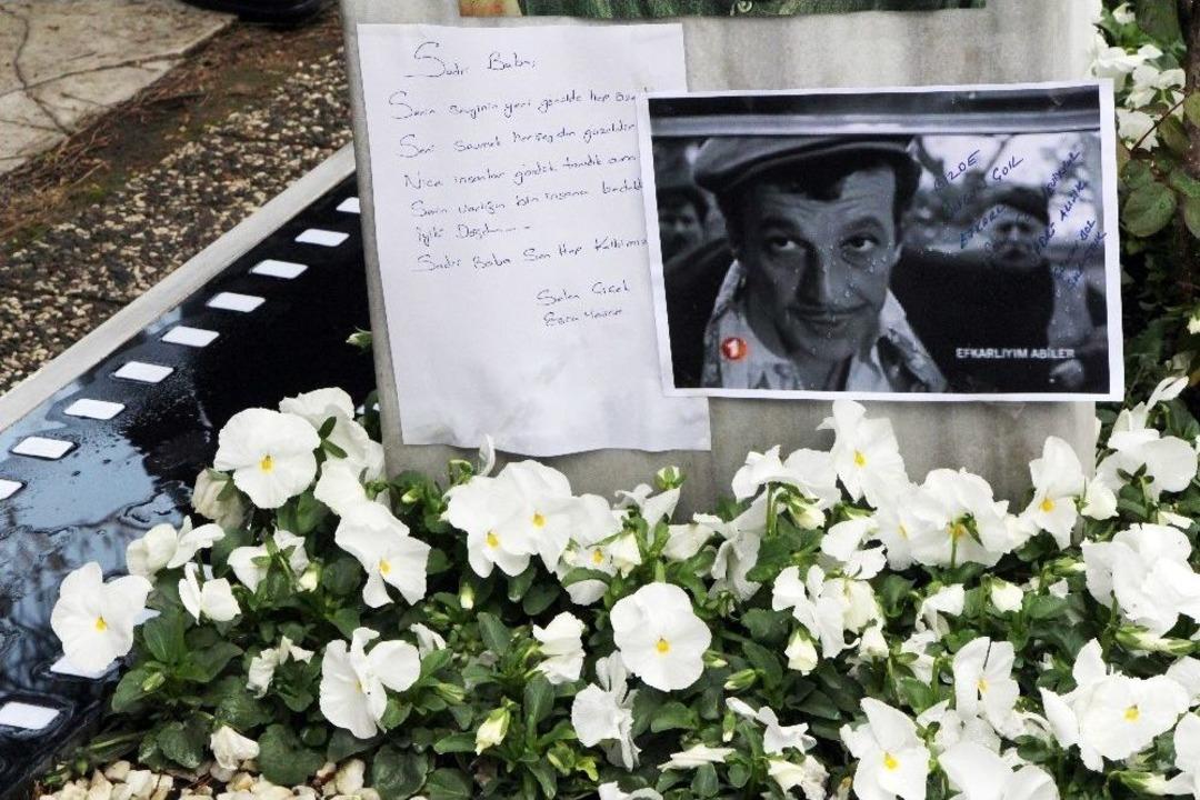 Sadri Alışık Mezarı Başında Anıldı