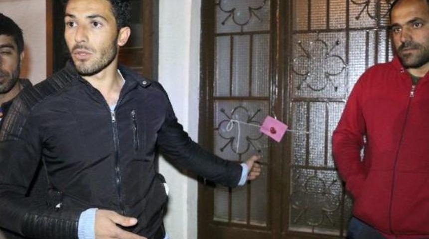 Belediye Binayı M&uuml;h&uuml;rledi, Iş&ccedil;iler Mahsur Kaldı