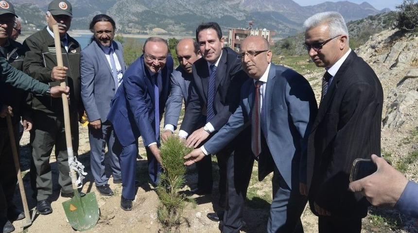 Kozan&rsquo;da H&uuml;k&uuml;ml&uuml;ler Bin Fidan Dikti