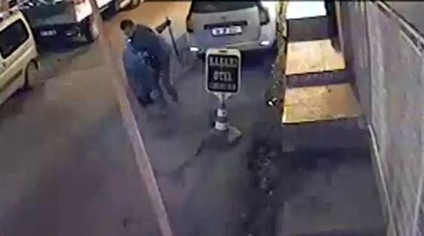 Yaşlı Kadını Gasp Kamerada