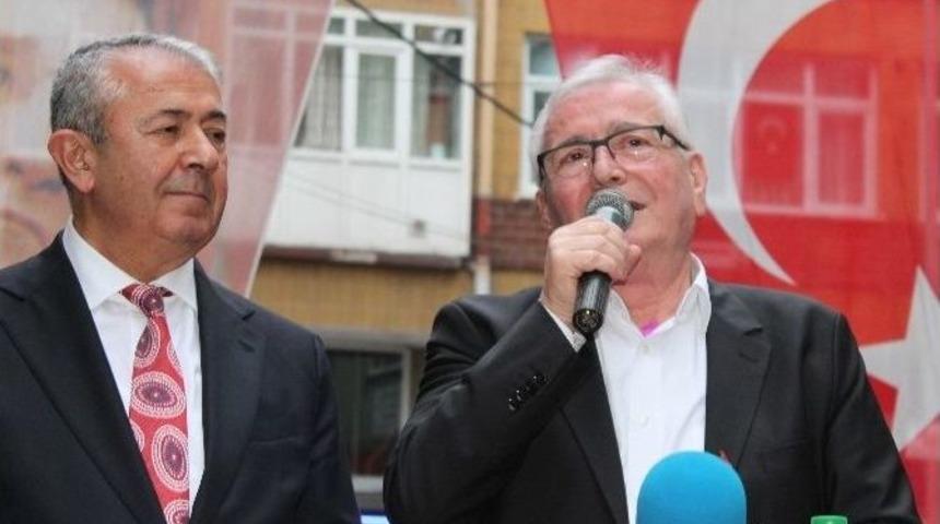 Sefa Sirmen Tahliye Oldu, Coşkuyla Karşılandı