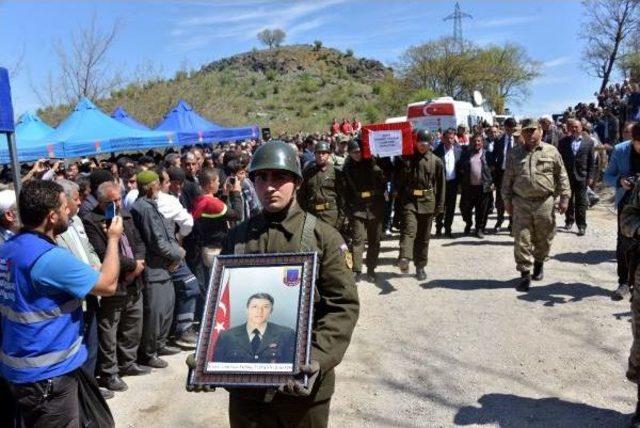 Şehit Uzman Onbaşı Yavşan'ın Cenazesi Toprağa Verildi