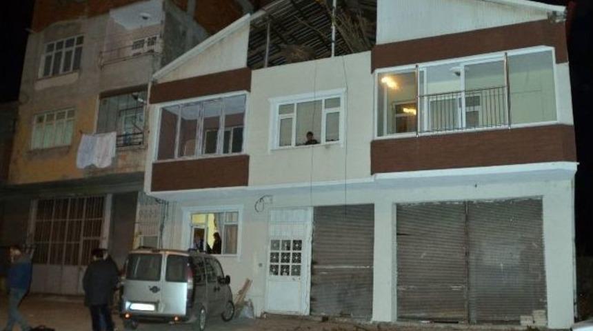 Başına Ağa&ccedil; Dalı D&uuml;şen Gen&ccedil; Yaralandı