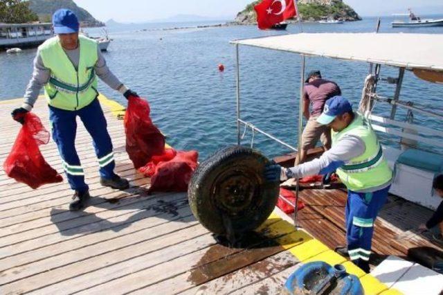 Ata Demirer Dalgıç Kıyafeti Giyip Denizden Çöp Topladı