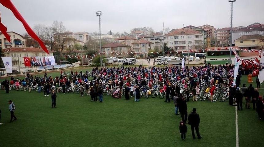İzmit Belediyesi, Kandıra&rsquo;da 690 &Ouml;ğrenciye Bisiklet Dağıttı