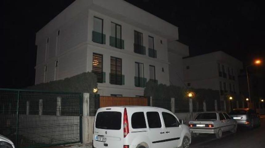 Eşini Yaralayıp, Kendisini Bı&ccedil;aklayarak Intihara Kalkıştı