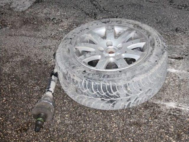 Elazığ&rsquo;da Ambulans İle Otomobil &Ccedil;arpıştı: 3 Yaralı 2