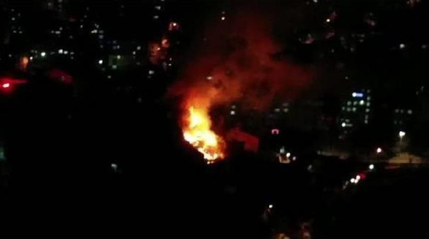 Ey&uuml;p'te Korkutan Gecekondu Yangını