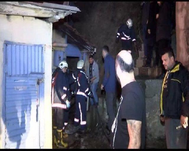 Ey&uuml;p te Korkutan Gecekondu Yangını 1