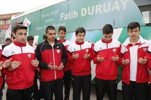 Gölbaşı Belediyespor U15 Futbol Takımı Türkiye Şampiyonasına Yolcu Edildi