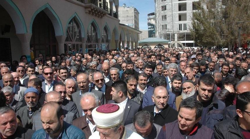 Suriye&rsquo;de Katledilenler İ&ccedil;in Gıyabi Cenaze Namazı