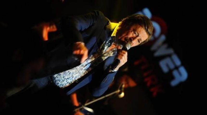 Selami Şahin Ve Oğlu Uludağ'da Sahneye &Ccedil;ıktı