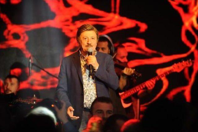 Selami Şahin Ve Oğlu Uludağ da Sahneye Çıktı 1