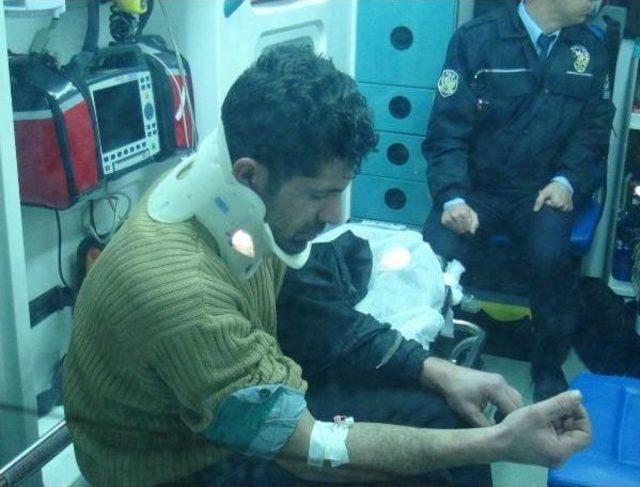 Alkoll&uuml; S&uuml;r&uuml;c&uuml; Polis Aracına &Ccedil;arptı: 3 Yaralı 2