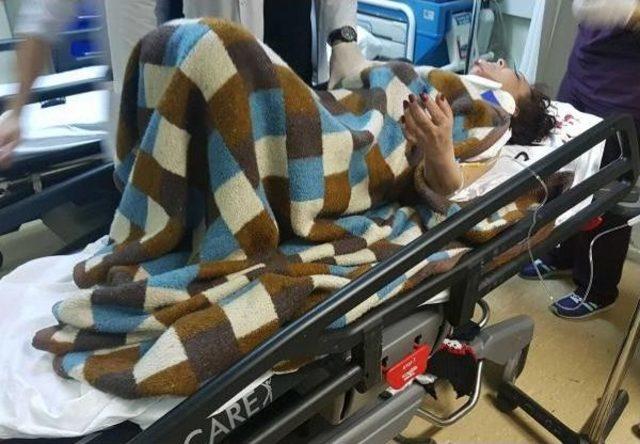 Alkoll&uuml; S&uuml;r&uuml;c&uuml; Polis Aracına &Ccedil;arptı: 3 Yaralı 3