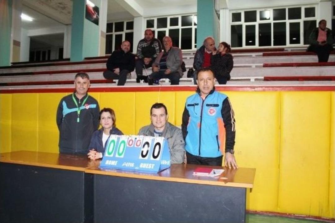 Ayvalık&rsquo;ta Muhtarlar Derneği&rsquo;nin Voleybol Turnuvası Başladı