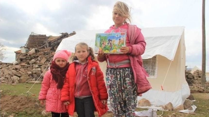 Depremin Yaralarını Yap-boz İle Sarıyorlar