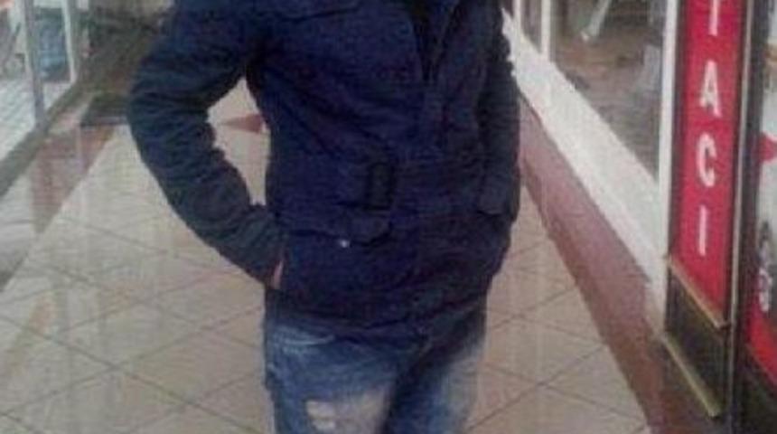 Park Halindeki Kamyonete &Ccedil;arpan Motosiklet S&uuml;r&uuml;c&uuml;s&uuml; &Ouml;ld&uuml;