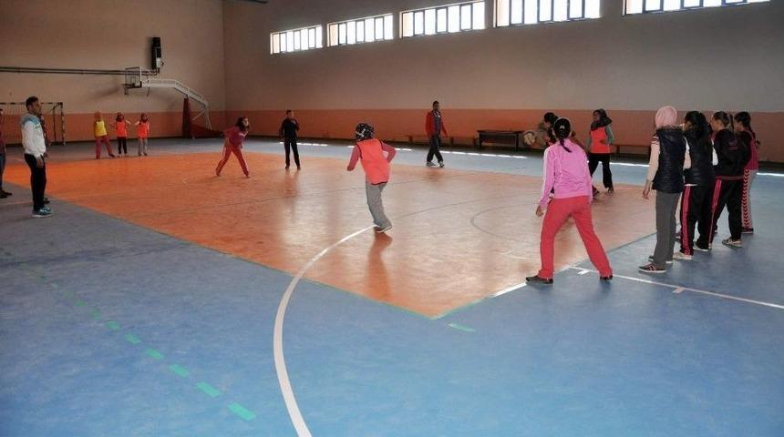 İhsaniye&rsquo;de "geleneksel &Ccedil;ocuk Oyunları Şenliği&rdquo; D&uuml;zenlendi