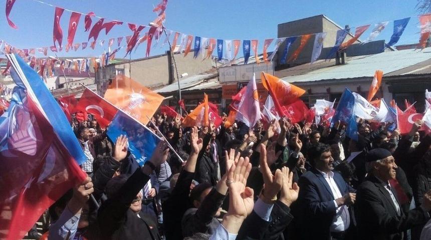 Bakan Akdağ, Referandum &Ccedil;alışmalarını S&uuml;rd&uuml;r&uuml;yor