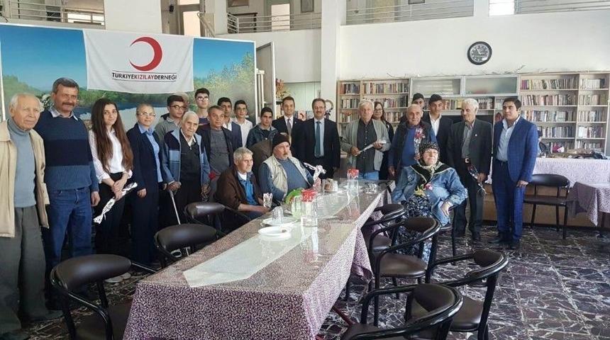 Edremit Huzurevi&rsquo;ni Ziyaret Ettiler